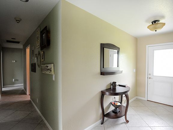 3rd image of 837 Crestwood Ave