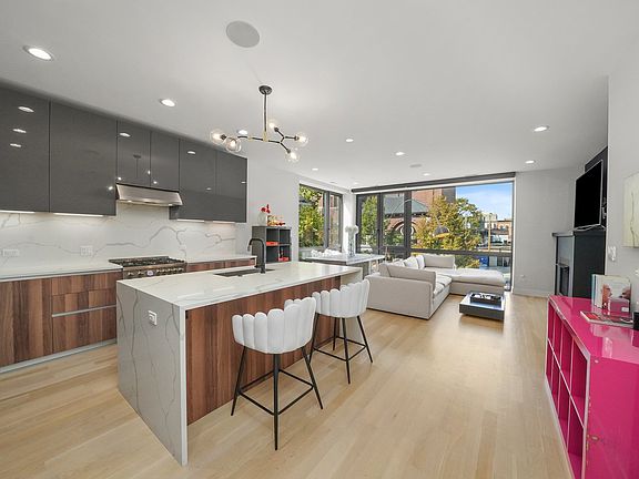 2nd image of 1459 W Superior St #2W