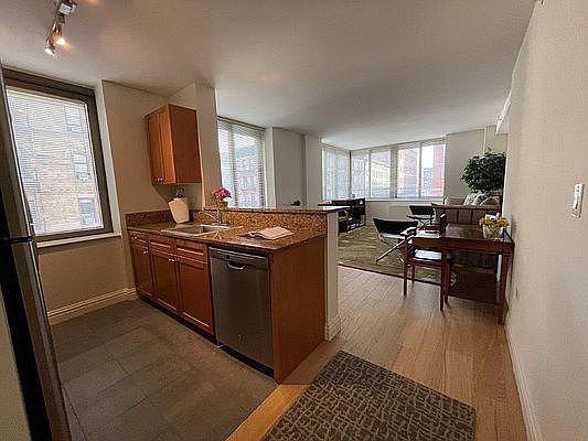 4th image of 1500 Lexington Ave APT 4L