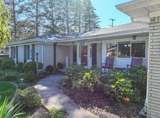 2119 Blackthorn Dr, Burton, MI 48509