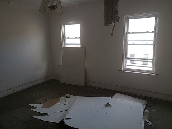 4th image of 1108 W 2nd St