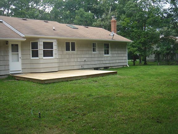5th image of 9 Robertson Ln