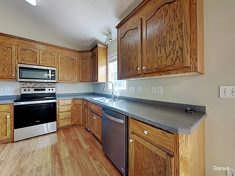 103 Lafayette Rd — Photo 3
