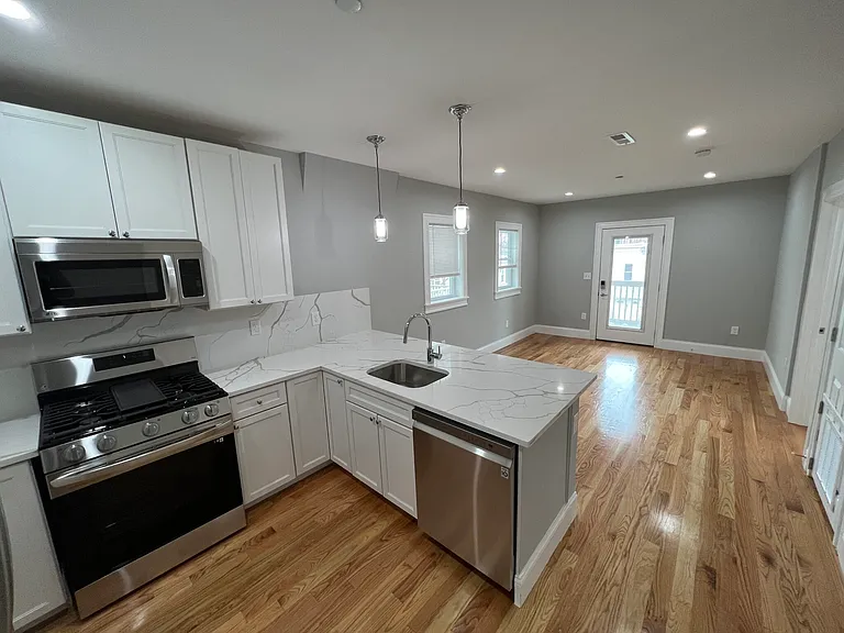 15 Harold St #4 — Photo 1