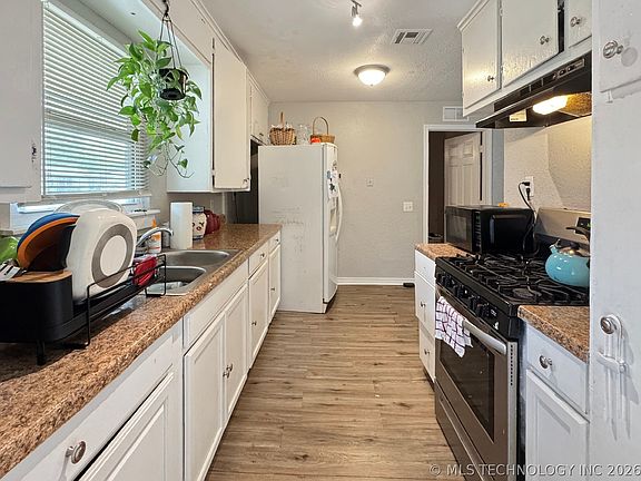 3rd image of 4721 N Elgin Ave