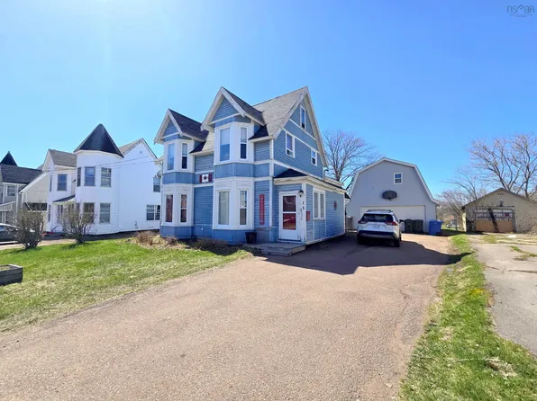 13 Victoria St W, Amherst, NS B4H 1B7