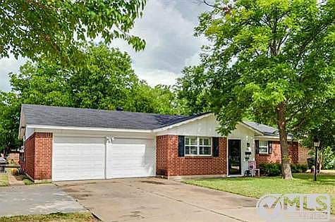 2nd image of 213 SE Gardens Blvd