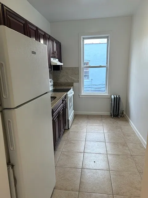 1 bed, $2,596 — Photo 3