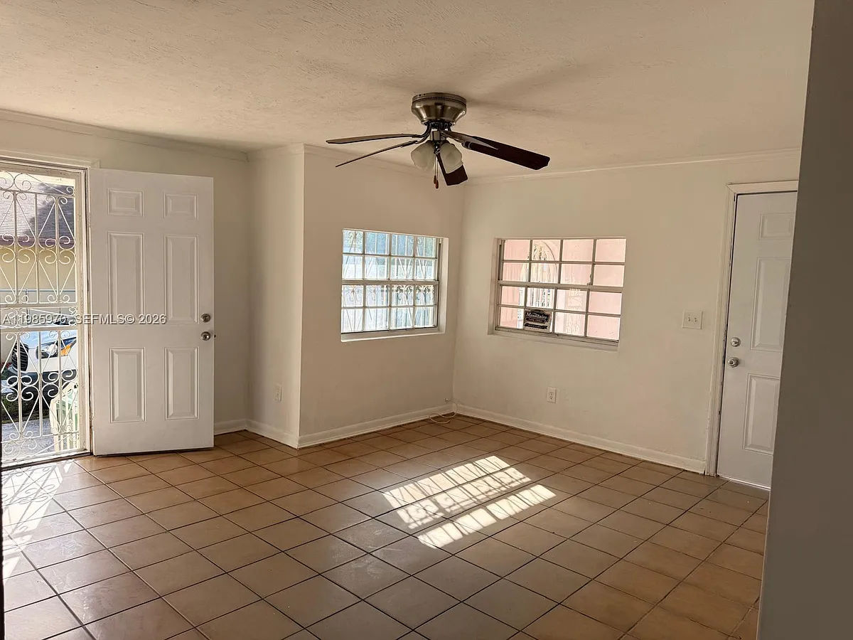 Building Photo - 409 NW 33rd St #1