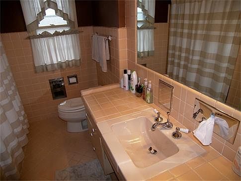 Lower full bath