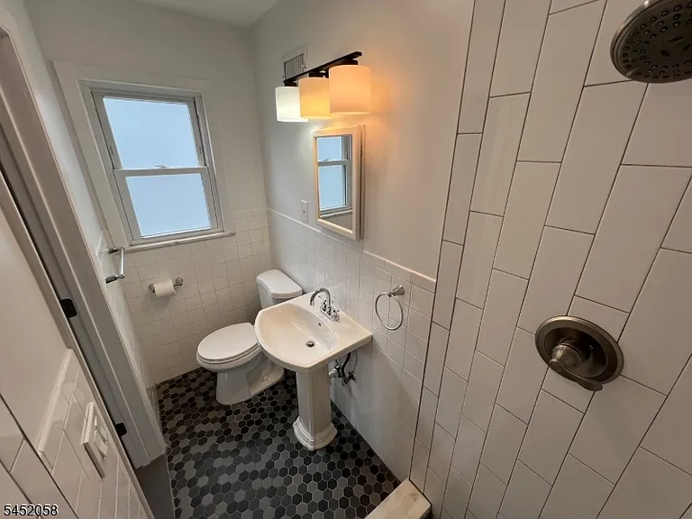 1006 Gifford Ct — Photo 10