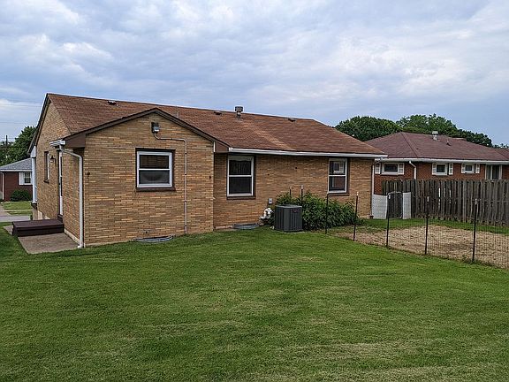 2nd image of 1123 Barone Dr