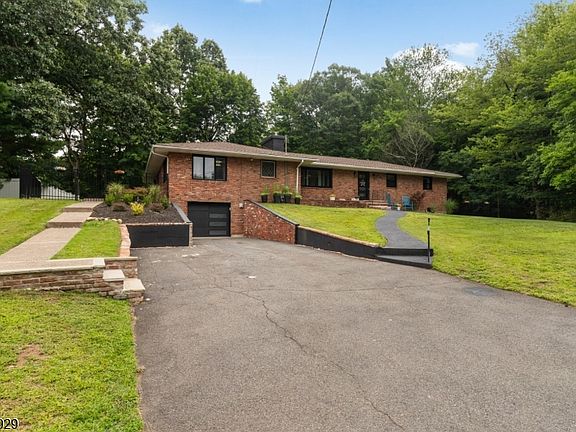 2nd image of 49 Dogwood Dr