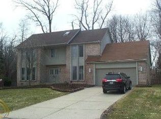 37565 Glengrove Dr, Farmington Hills, MI 48331