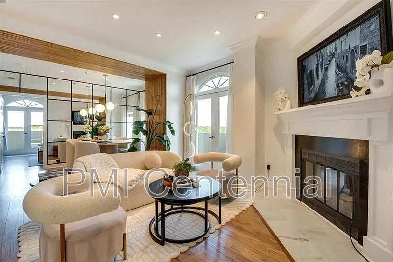 2 bed, 2.0 bath, 1301 sqft, $2,995 — Photo 3