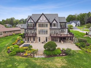 4349 Island View Dr, Fenton, MI 48430