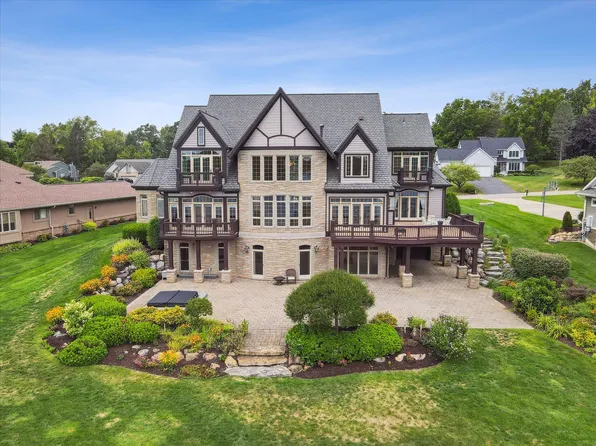 4349 Island View Dr, Fenton, MI 48430