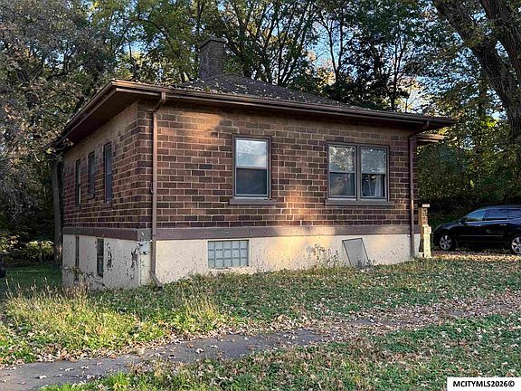 3rd image of 805 Elm Dr
