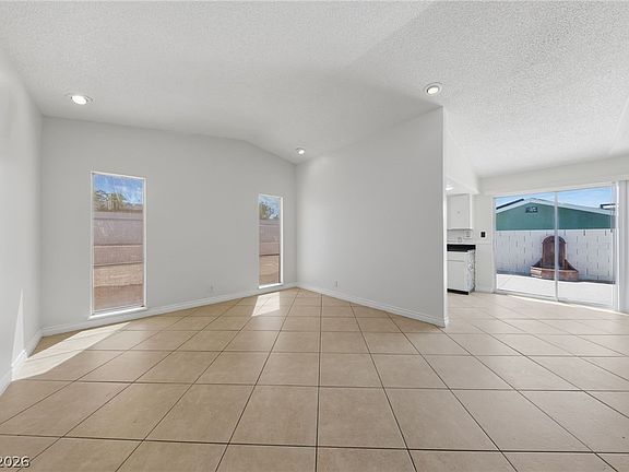 4th image of 6811 Soldela Dr