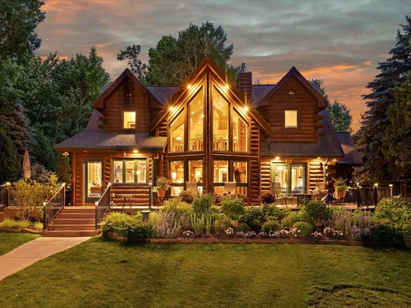 19 Hickory DRIVE, Random Lake, WI 53075