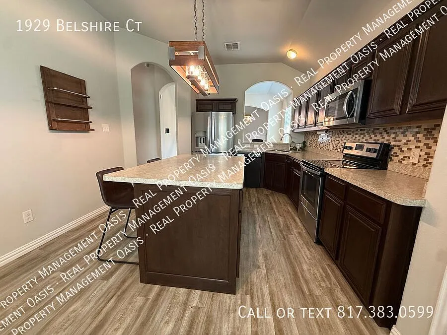 Move-In Ready Fort Worth Home Peace & Convenience — Photo 2