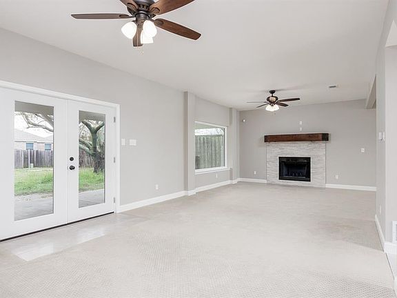 3rd image of 1102 Old Knoll Dr