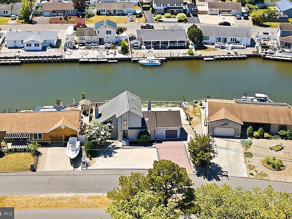 2nd image of 15 Parkers Point Blvd