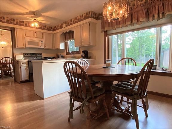 3rd image of 16976 Bear Creek Ln