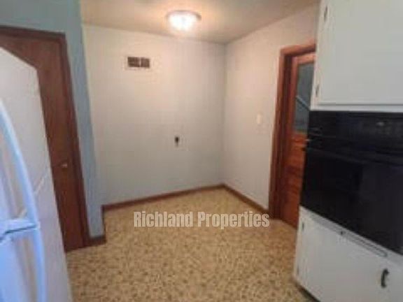 3rd image of 903 S Beacon Ave