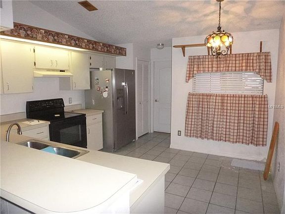 3rd image of 3331 Saint James Ave