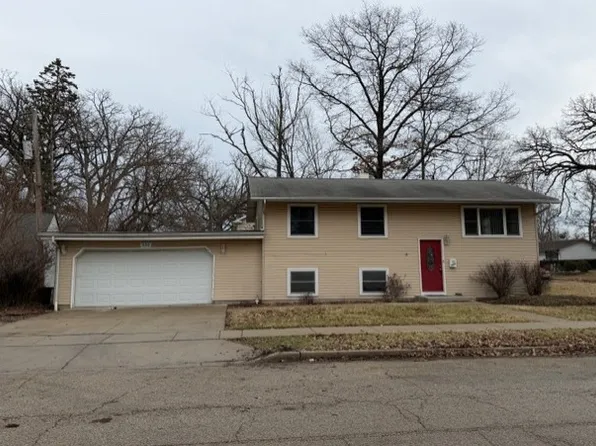 330 S Lakeshore Dr, Mundelein, IL 60060