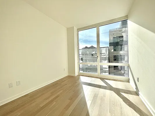 Rented by R New York | media 18