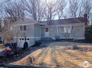 22 Terry Rd, Gales Ferry, CT 06335