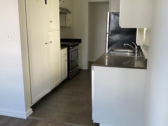 3rd image of 1421 Amherst Ave #9