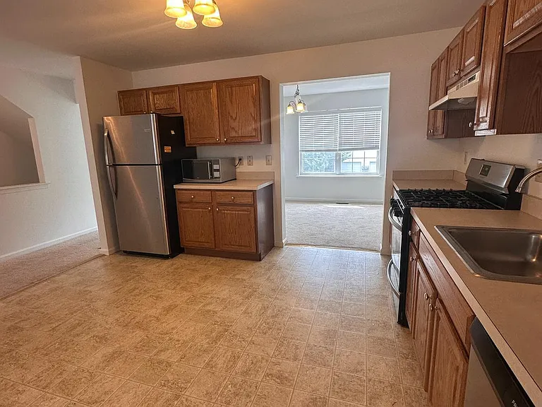 1051 Balley Dr — Photo 4