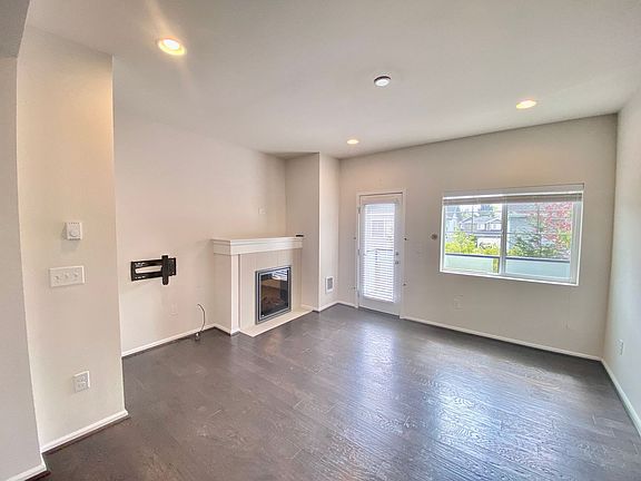3rd image of 4410 136th St SE Unit 3