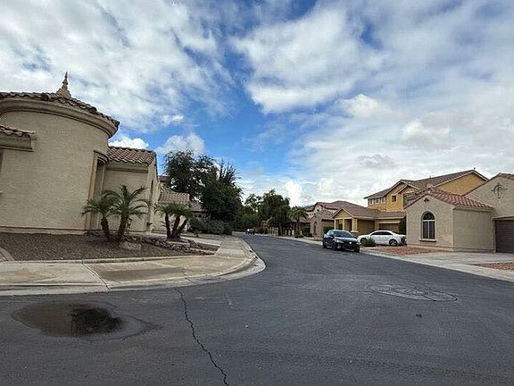 4th image of 400 W Wisteria Pl