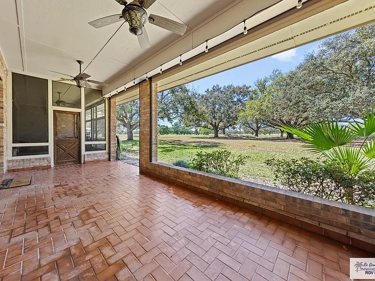 1301 Palm Valley Dr E — Photo 28
