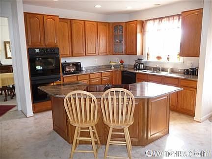 Gourmet Kitchen Granite & Island