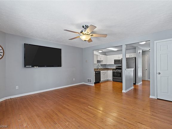 4th image of 585 Birch Hill Dr Unit 3