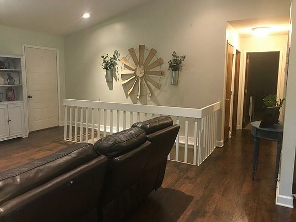 4th image of 2802 Academy Ave