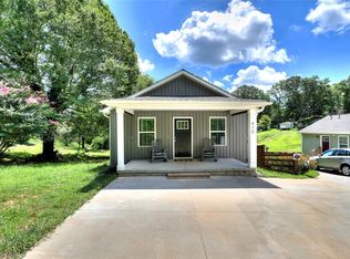 412 N Spring St, Walhalla, SC 29691