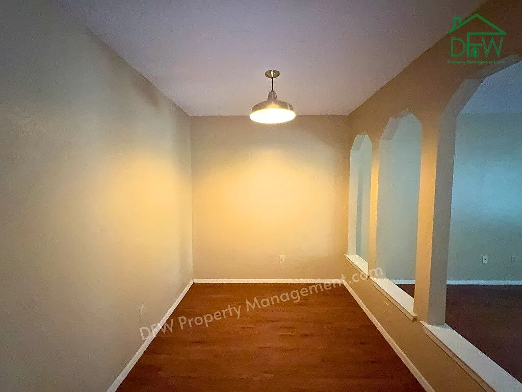 2 bed, 1.0 bath, 885 sqft, $1,170 — Photo 3