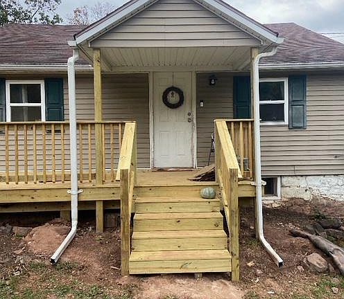 5th image of 4823 Lewisberry Rd
