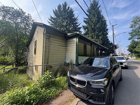 2nd image of 1004 Ravine St