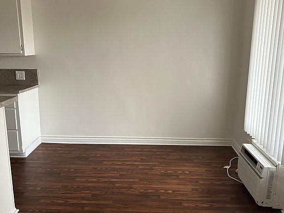 3rd image of 622 W 21st St APT 13