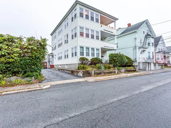 20 Walnut St, East Providence, RI 02914