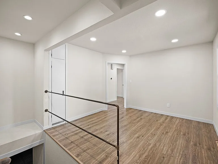 7904 N Crestline St — Photo 12