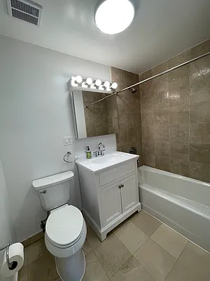 Bathroom, photo 1