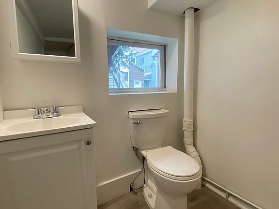 5th image of 237 Ella St Floor 1
